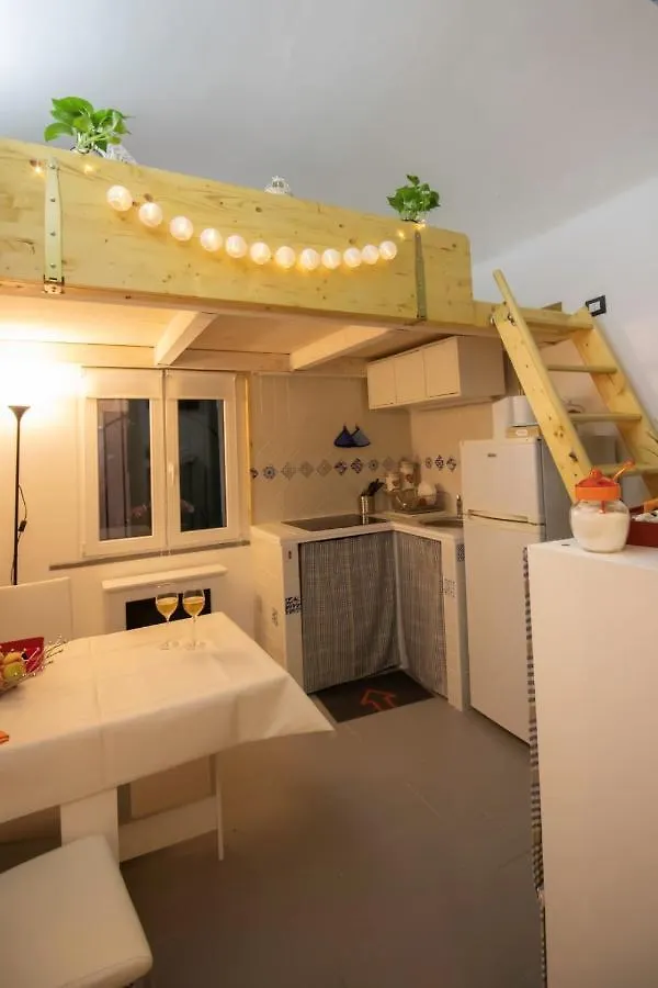 La Casetta Del Pangolino 사사리 B&B